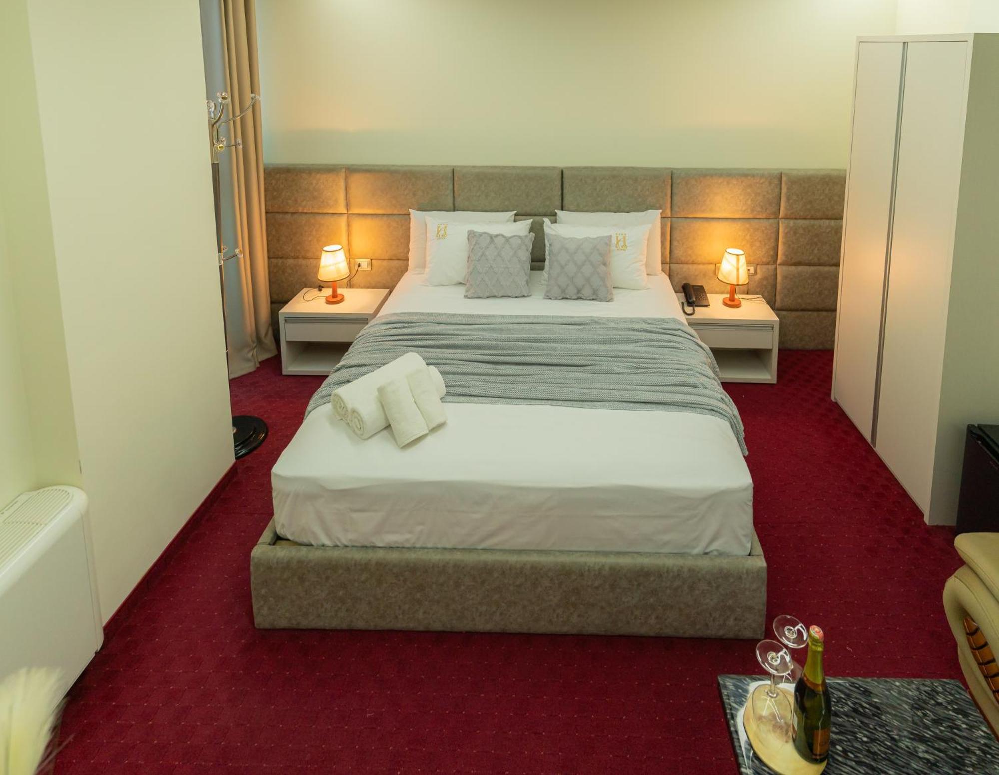 Alko Hotel Shkoder Exterior photo